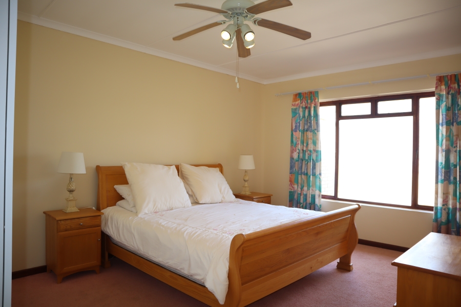 5 Bedroom Property for Sale in Wavecrest Eastern Cape